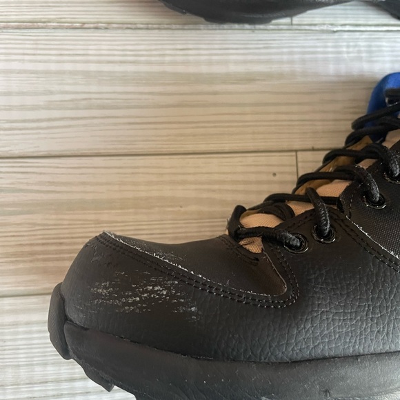 Boys Nike Boots - Picture 3 of 13